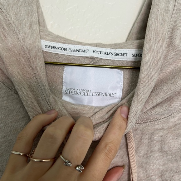 Victoria’s Secret Supermodel Poncho - Picture 6 of 9